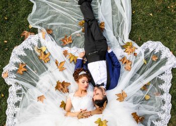 What Should I Look For When Buying a Wedding Dress?
