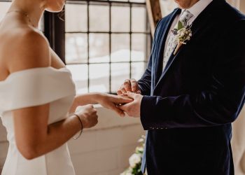 What Should Be Included In Wedding Vows?